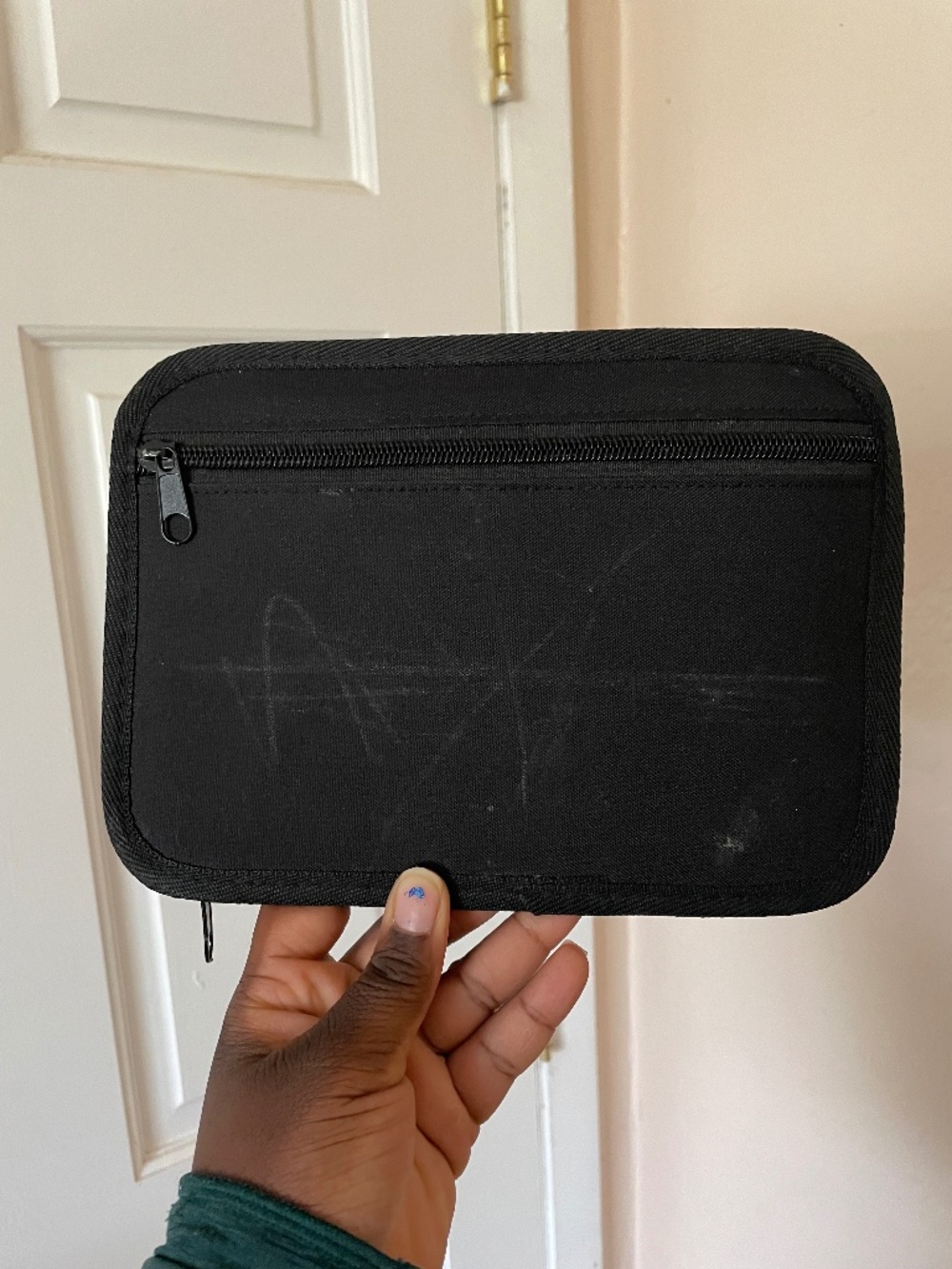 Accepting Offers! Minimal pouch